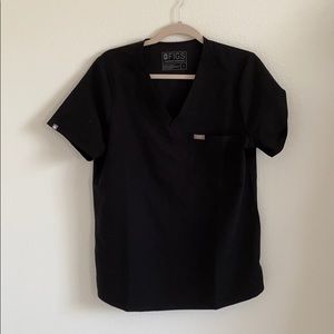 FIGS Catarina One Pocket Scrub Top in Black